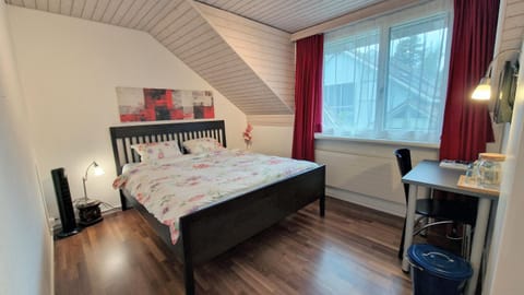 Bed, Photo of the whole room, Bedroom