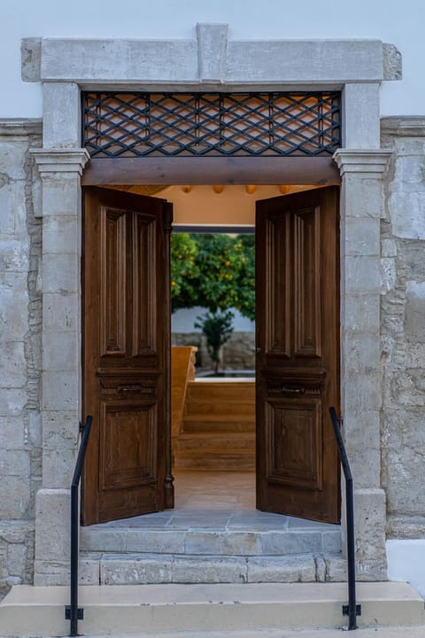 Facade/entrance