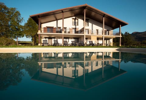Property building, Natural landscape, Garden, Pool view, Swimming pool, Swimming pool, Sunset
