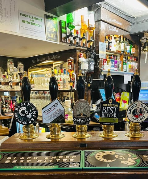 Lounge or bar, Food and drinks