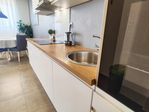 Dining area, kitchen