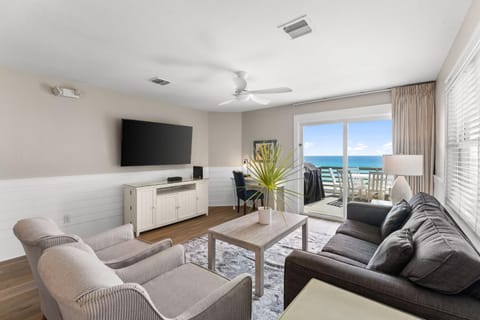 TV and multimedia, View (from property/room), Balcony/Terrace, Living room, Seating area, Sea view, furniture
