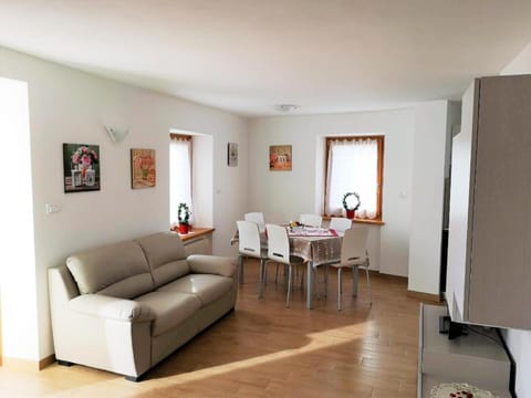 Appartamento Rosina, per 4/6 persone. In centro Apartment in Trentino-South Tyrol