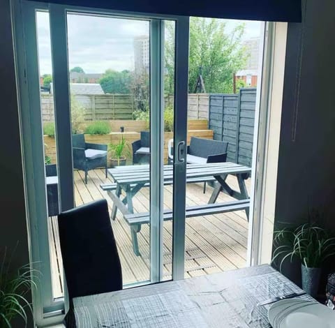 5 BedRm Hse! Ev! & Nr CityCentre! House in Stretford