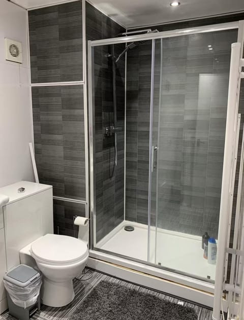 5 BedRm Hse! Ev! & Nr CityCentre! House in Stretford