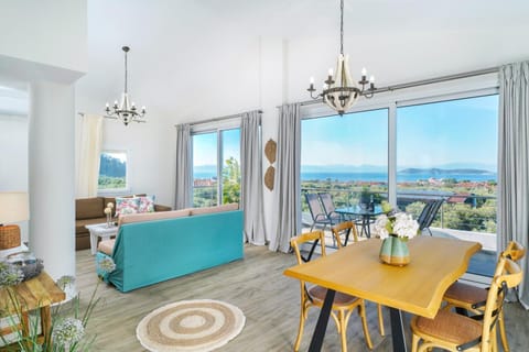 Photo of the whole room, Dining area