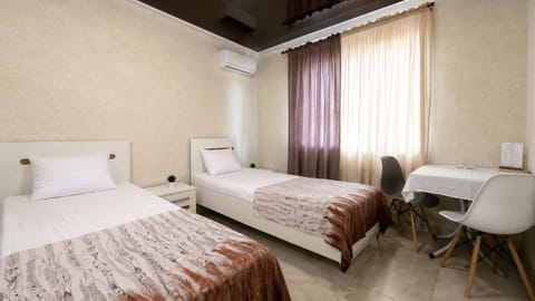 Bed, Photo of the whole room, Bedroom, air conditioner