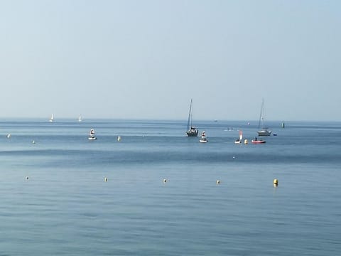 Bénodet : Appartement rénové face mer, 100m de la plage, parking privé, balcon, 3 étoiles, 4 pers. - FR-1-481-80 Apartment in Bénodet