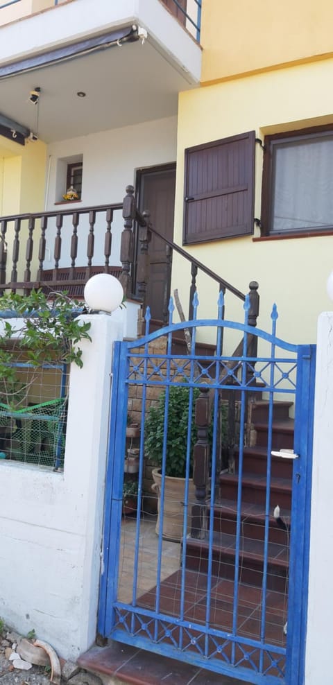 Hill Blue Apartment in Nikiti