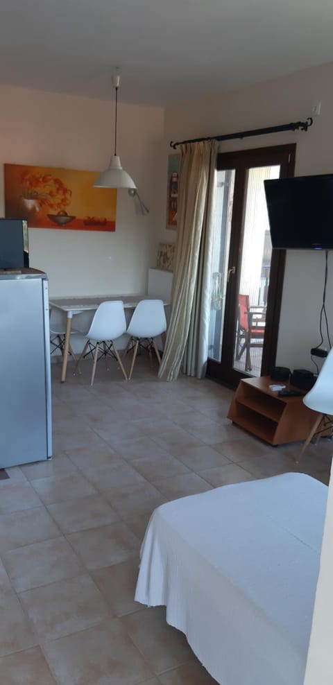 Hill Blue Apartment in Nikiti