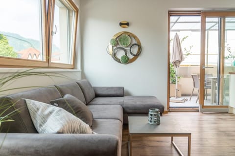 Ferienwohnung mit Garage, Fahrradraum und sehr großer sonnenverwöhnten Terrasse Apartment in Algund