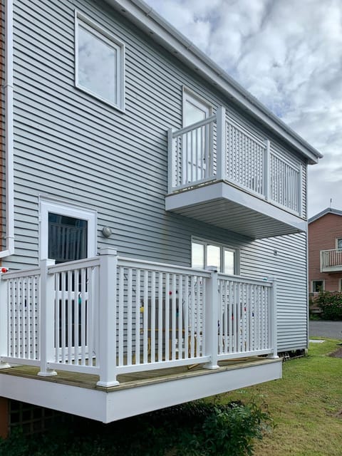 Modern Beach House 3 bed, 3 bath - Balcony sea view House in Wales