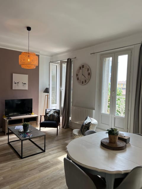 Magnifique Appartement 3 pièces Joliette Marseille PARKING PRIVATIF Apartment in Marseille