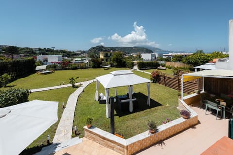 Property building, Nearby landmark, Spring, Day, Natural landscape, Garden, Garden view