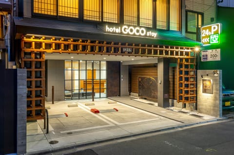 Property building, Facade/entrance, Night