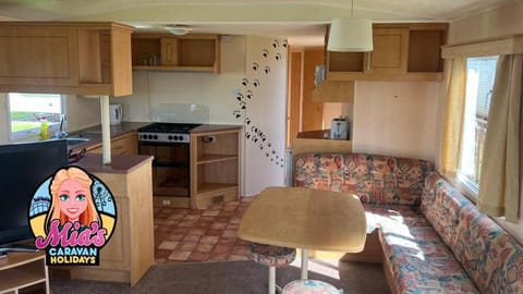 Kitchen or kitchenette, Dining area, minibar, pet friendly, stove, toaster