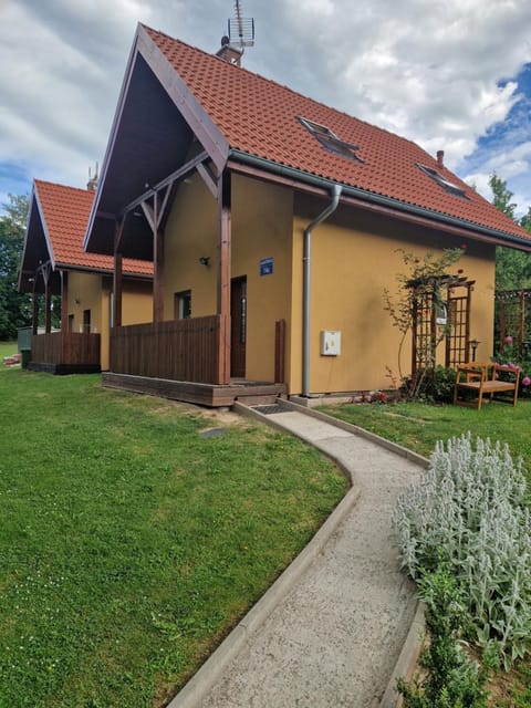 Property building, Day, Garden