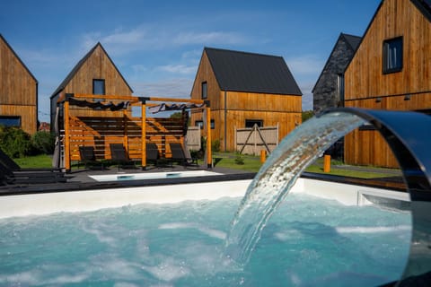 Property building, Hot Tub, Swimming pool