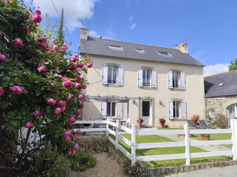 Property building, Garden, Garden, Garden view, Garden view