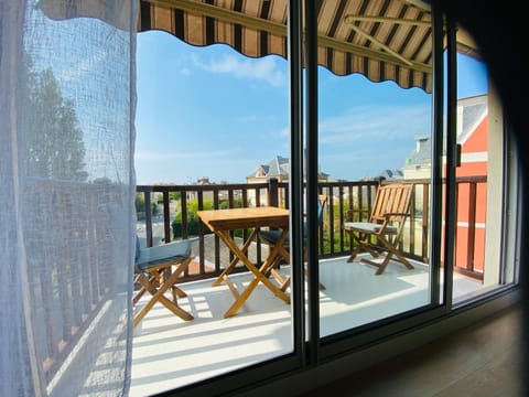 Hyper Centre - 2 PIÈCES tout confort - Terrasse - ascenseur - Apartment in Cabourg