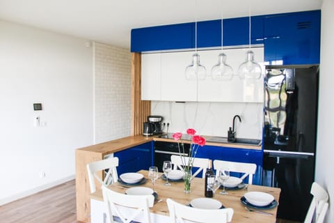 Coffee/tea facilities, Kitchen or kitchenette, Dining area