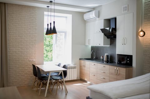 Kitchen or kitchenette, Dining area, Communal kitchen