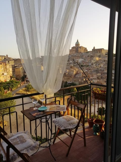 Balcony/Terrace, City view