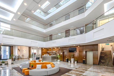 Communal lounge/ TV room, Lobby or reception, Lounge or bar