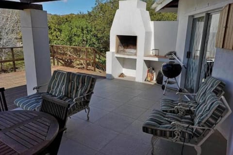 Staples House - Living The Breede House in Western Cape