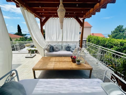 Day, Balcony/Terrace, Seating area