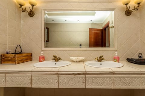 Suite Acropolis Serres With Parking Next to Center Apartment in Decentralized Administration of Macedonia and Thrace