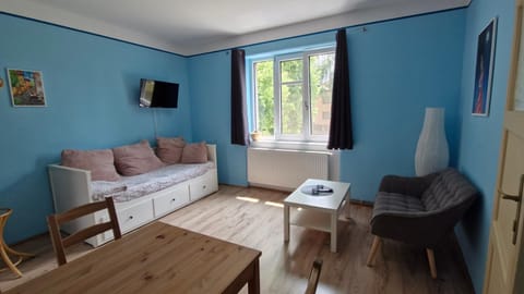 Bed, Living room, Seating area, Dining area