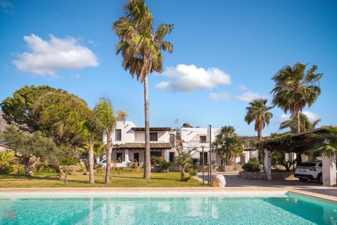 Property building, Natural landscape, Garden, Pool view