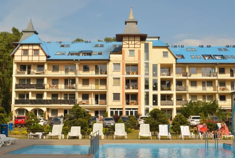 Property building, Day, Activities, Pool view, Area and facilities, Swimming pool, Location, sunbed
