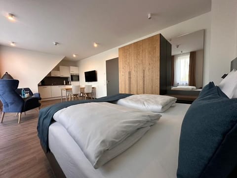 Bed, Photo of the whole room, Seating area, Bedroom