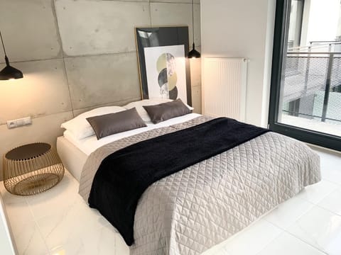 Bed, Other, Photo of the whole room, Decorative detail, Decorative detail, Bedroom
