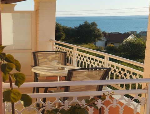Patio, Day, Natural landscape, View (from property/room), Balcony/Terrace, Dining area, Sea view