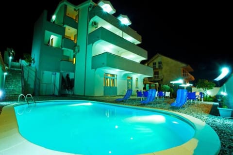 Property building, Swimming pool