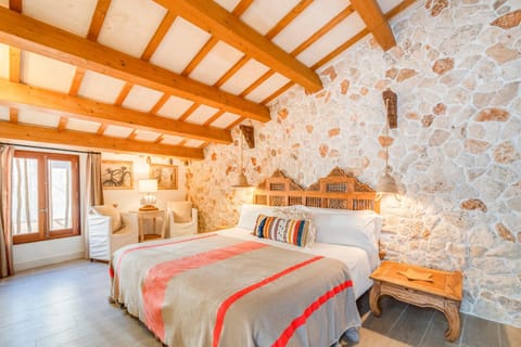 Bed, Living room, Photo of the whole room, Bedroom