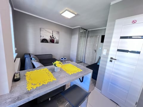 Kitchen or kitchenette, Seating area, wardrobe