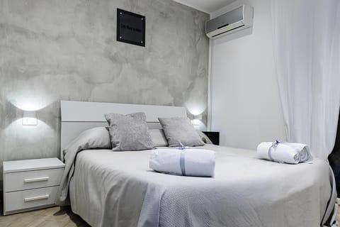 Bed, Photo of the whole room, Bedroom, towels, air conditioner