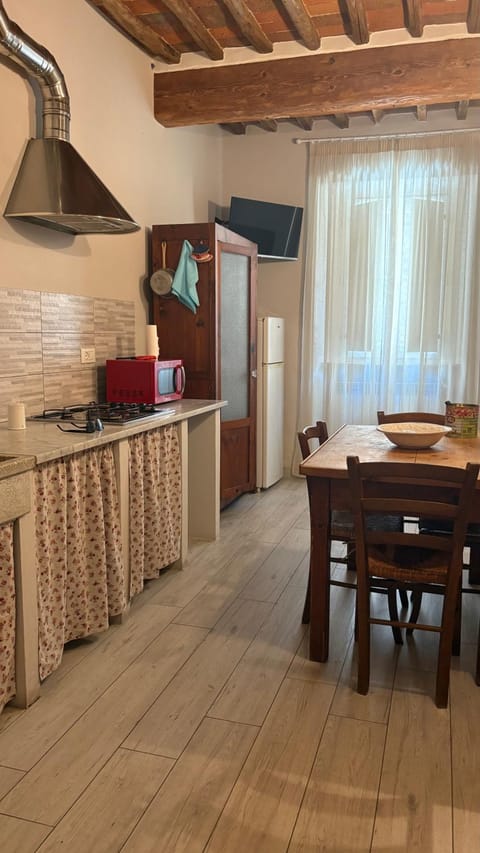 Kitchen or kitchenette, Dining area, pet friendly, stove