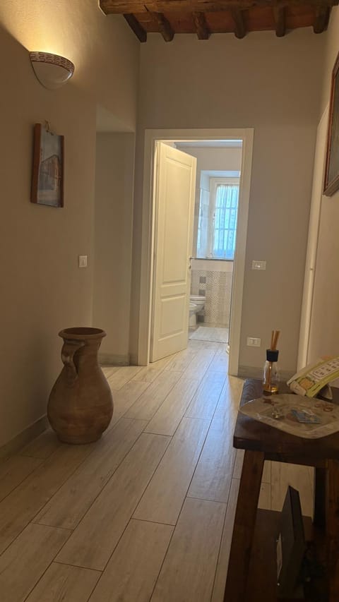 Facade/entrance, internet