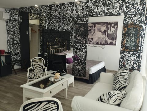 Bed, TV and multimedia, Living room, Photo of the whole room, Bedroom