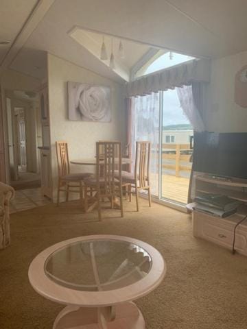 Dining area, Garden view, Lake view, Mountain view, Sea view