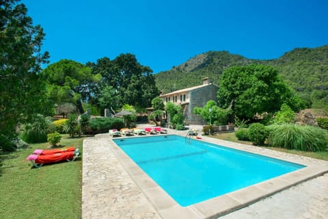 Day, Natural landscape, Garden, Garden view, Mountain view, Pool view, Swimming pool, sunbed