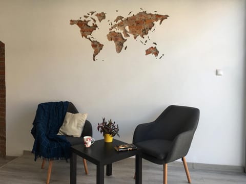 Kitchen or kitchenette, Seating area