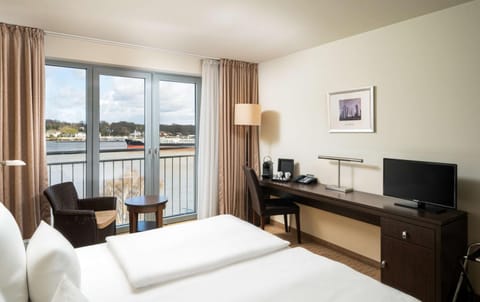 Bed, TV and multimedia, View (from property/room), Photo of the whole room, Bedroom