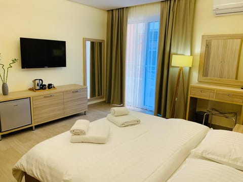 Bed, TV and multimedia, Bedroom, air conditioner