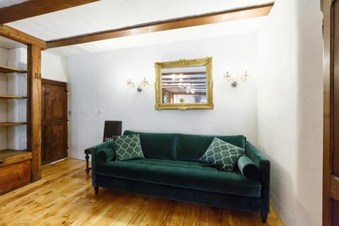 A castle spirit apartment in Château du Châtelard Apartment in Montreux